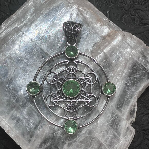 Faceted Peridot Metratrons Cube Sacred Geometry Pendant (55 2128) - Picture 6 of 8